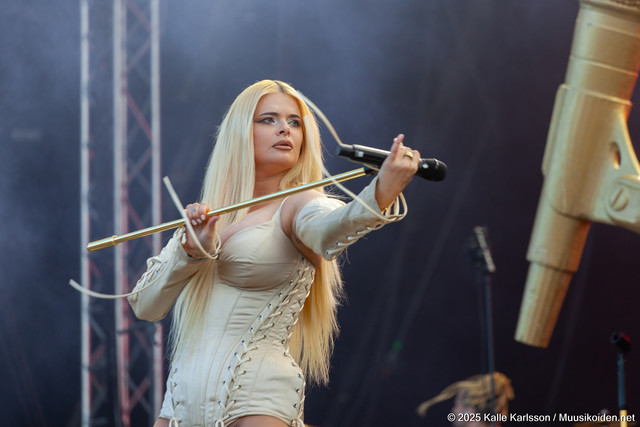 Erika Vikman | Erika Vikman Ruisrockissa 2025